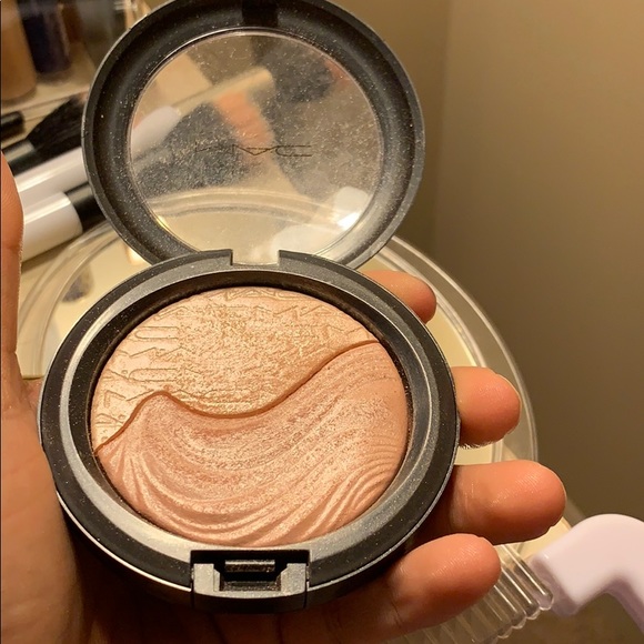Mac Definitely Defined Extra Dimension Skinfinish - Picture 2 of 3